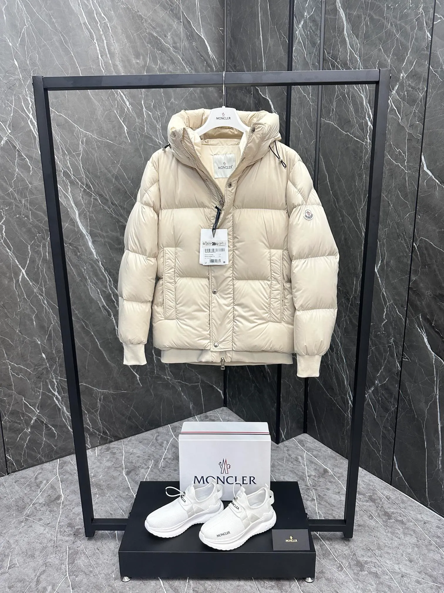 ⬆️Moncler Risler .90 . Lightweight . Risler ， 。 Risler ， 。 ， 。 • • • • • • • Size: 1-5. D 6773098630